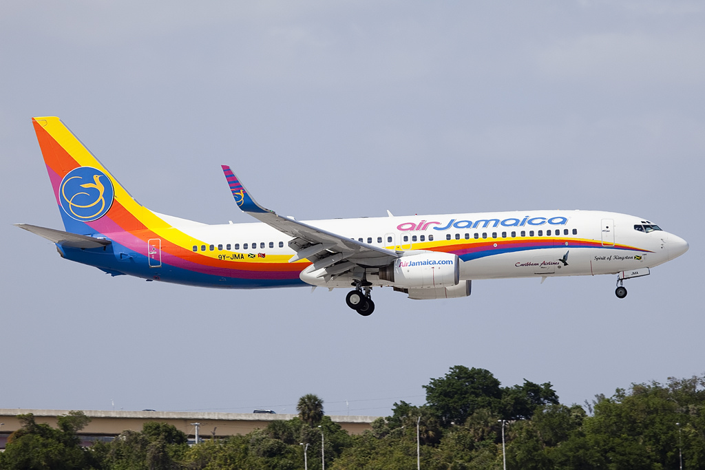 Photo of Caribbean Airlines 9Y-JMA, Boeing 737-800