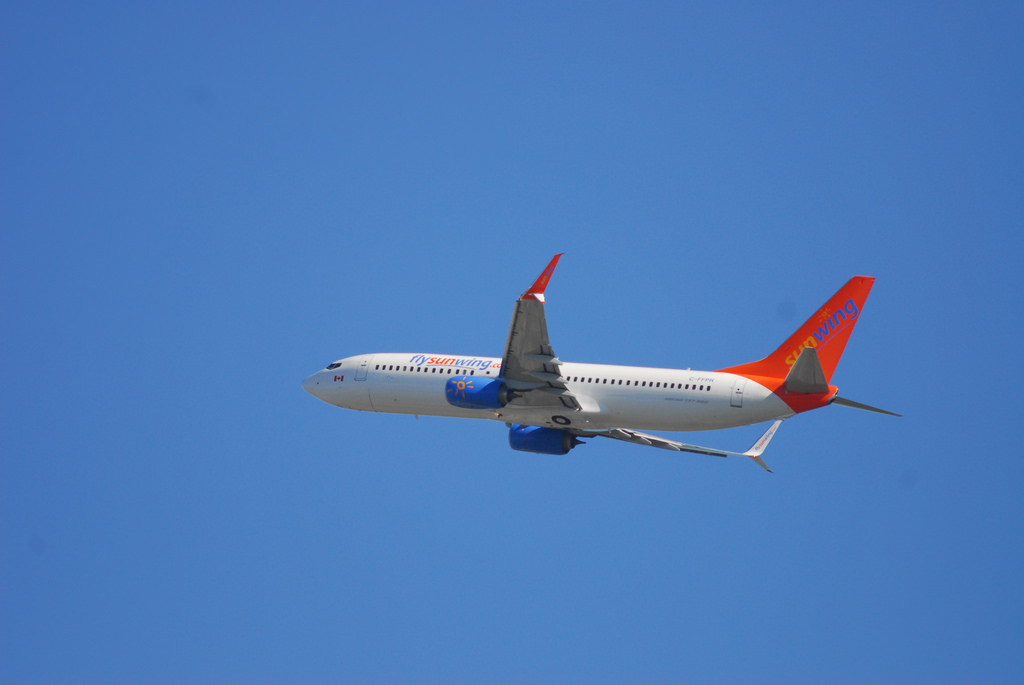 Photo of Sunwing Airlines C-FFPH, Boeing 737-800
