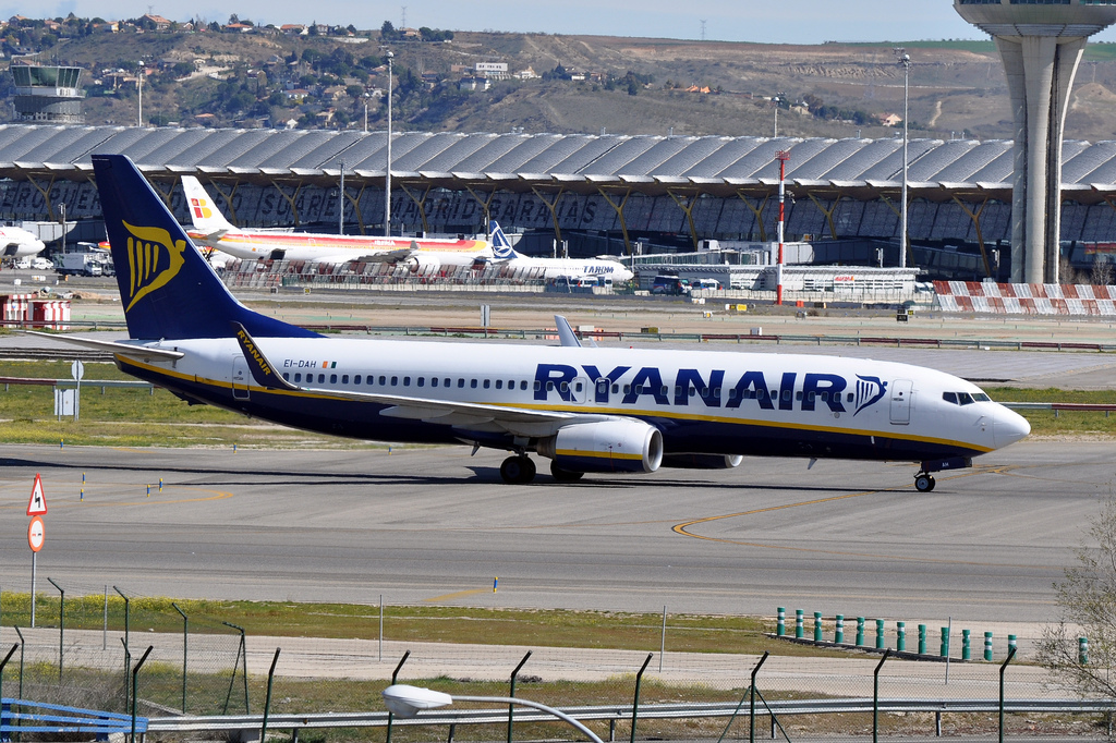 Photo of Ryanair EI-DAH, Boeing 737-800