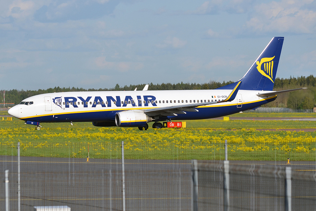 Photo of Ryanair EI-DCR, Boeing 737-800