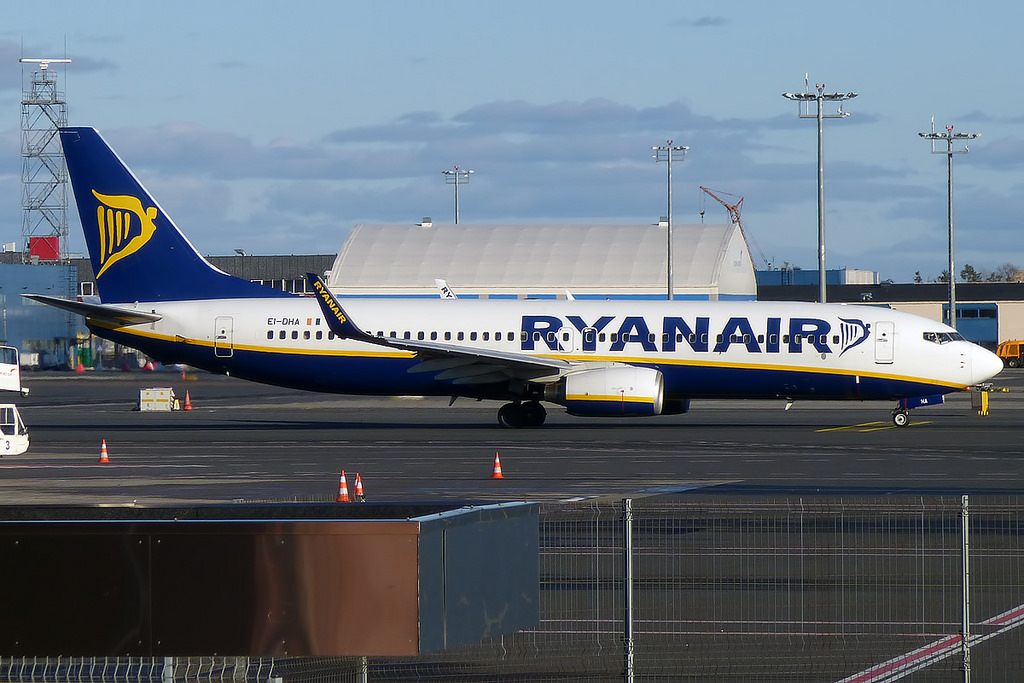 Photo of Ryanair EI-DHA, Boeing 737-800