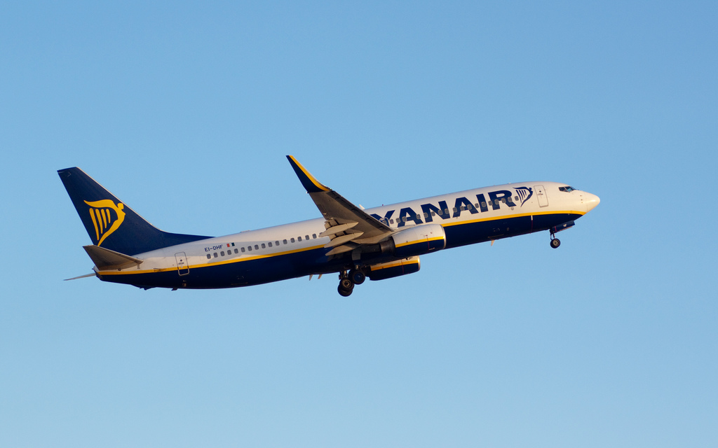 Photo of Ryanair EI-DHF, Boeing 737-800
