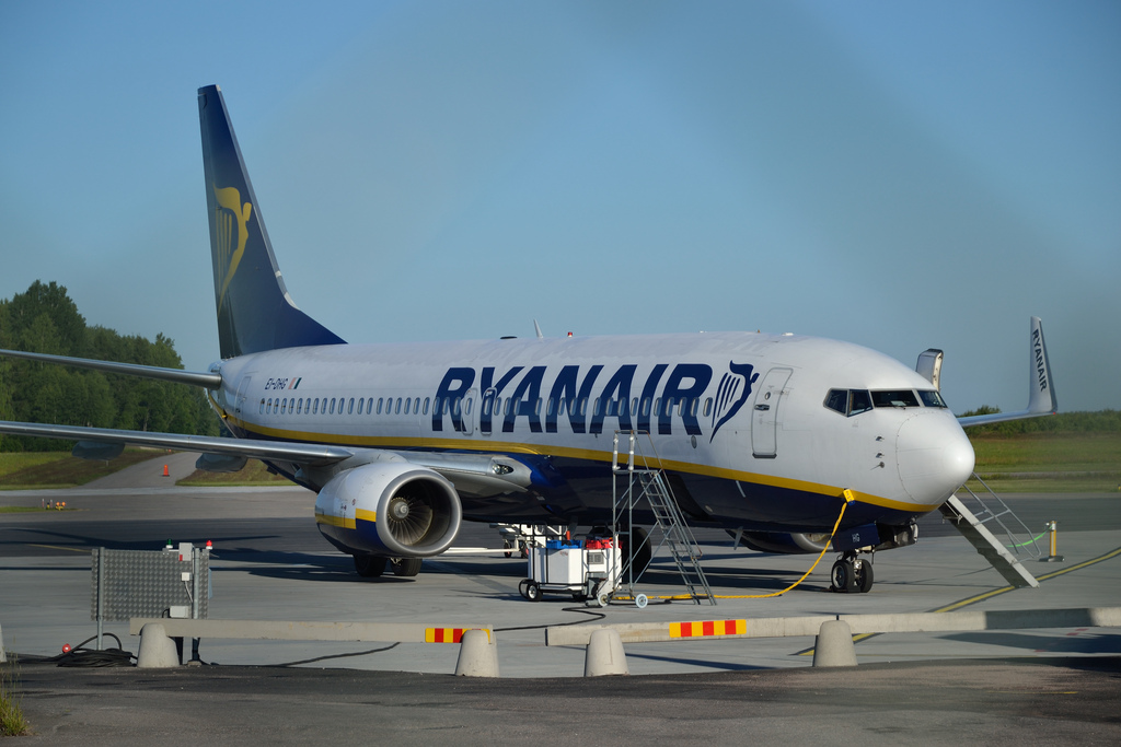 Photo of Ryanair EI-DHG, Boeing 737-800
