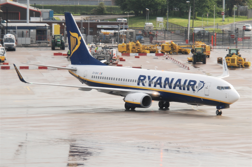 Photo of Ryanair EI-DHO, Boeing 737-800