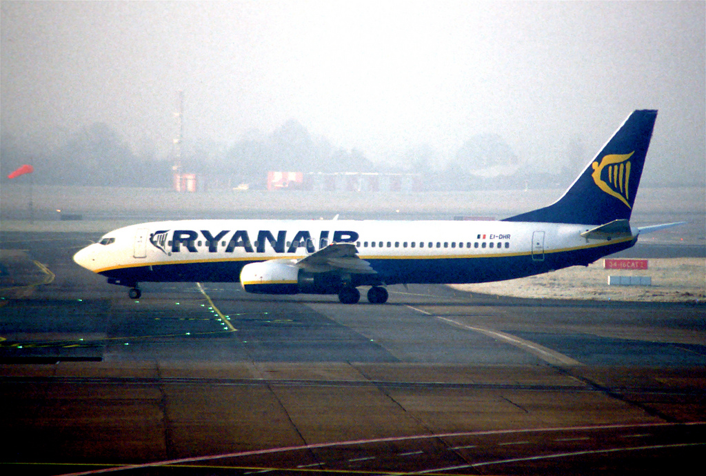 Photo of Ryanair EI-DHR, Boeing 737-800