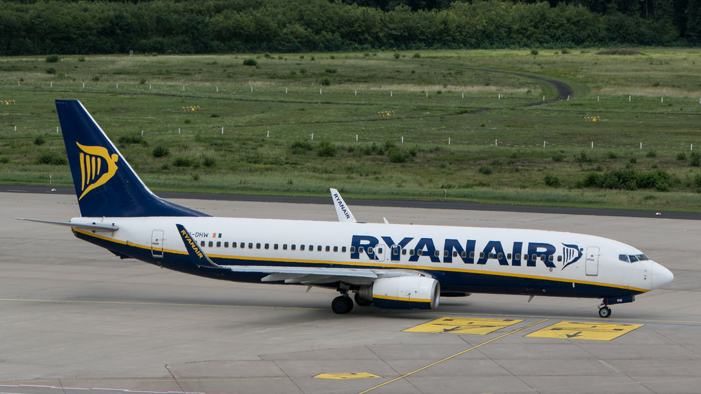 Photo of Ryanair EI-DHW, Boeing 737-800