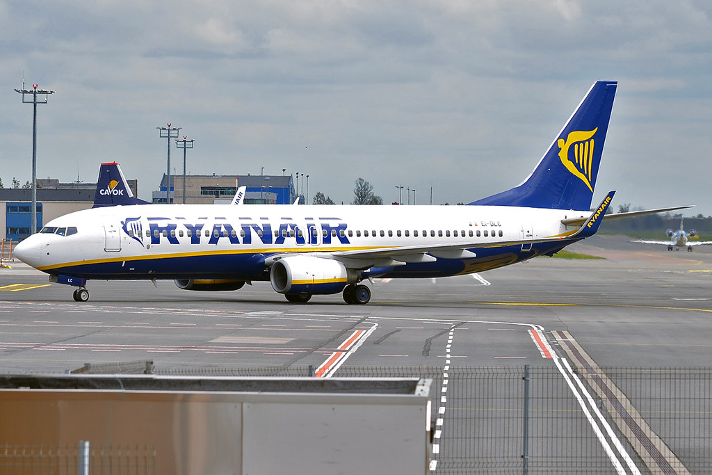 Photo of Ryanair EI-DLC, Boeing 737-800