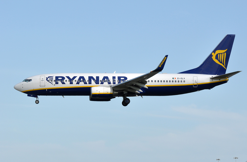 Photo of Ryanair EI-DLV, Boeing 737-800