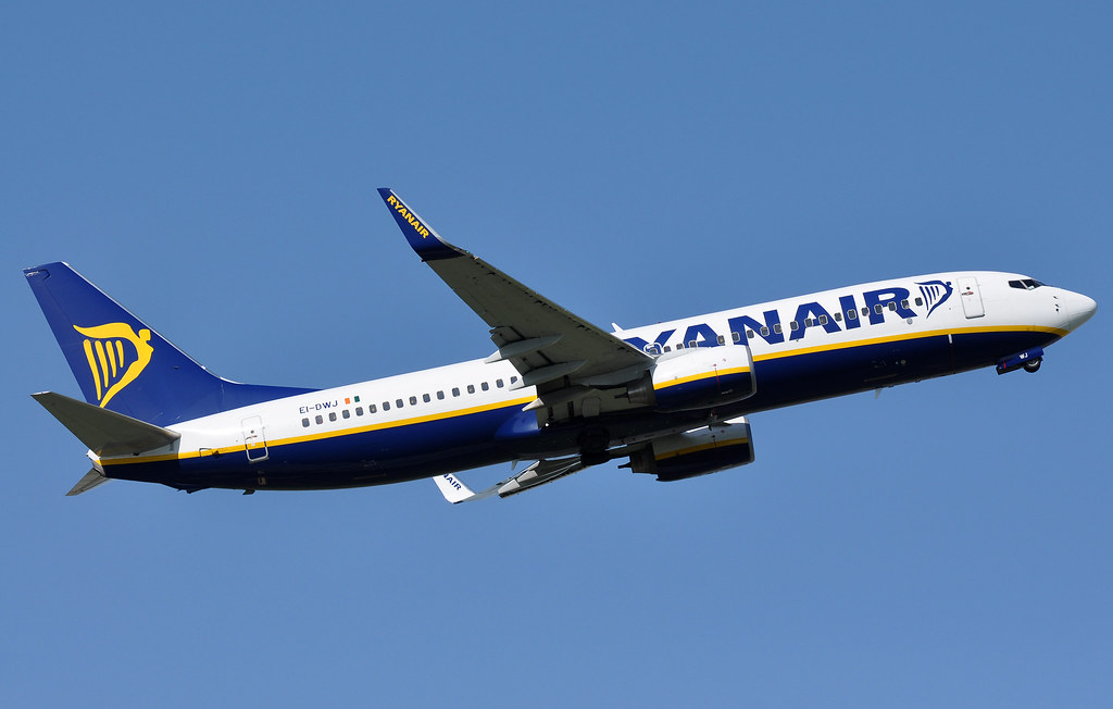 Photo of Ryanair EI-DWJ, Boeing 737-800