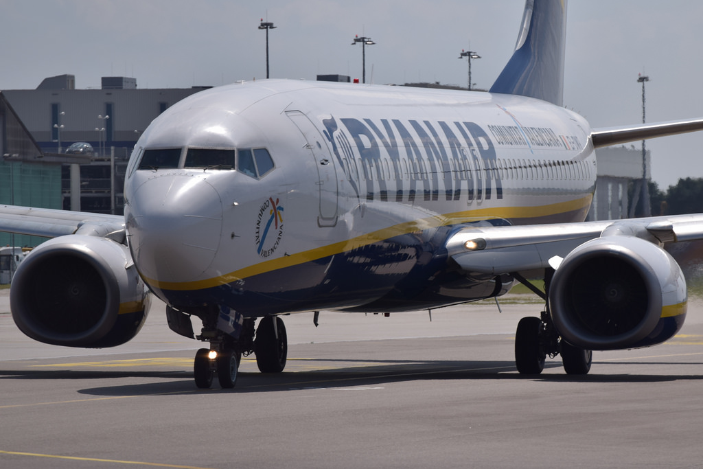 Photo of Ryanair EI-DWR, Boeing 737-800