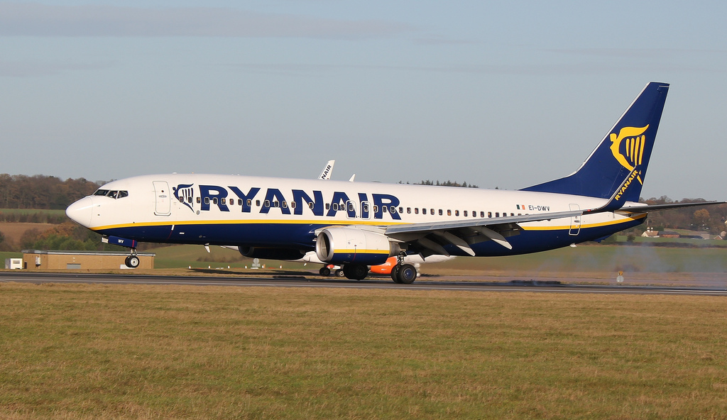 Photo of Ryanair EI-DWV, Boeing 737-800