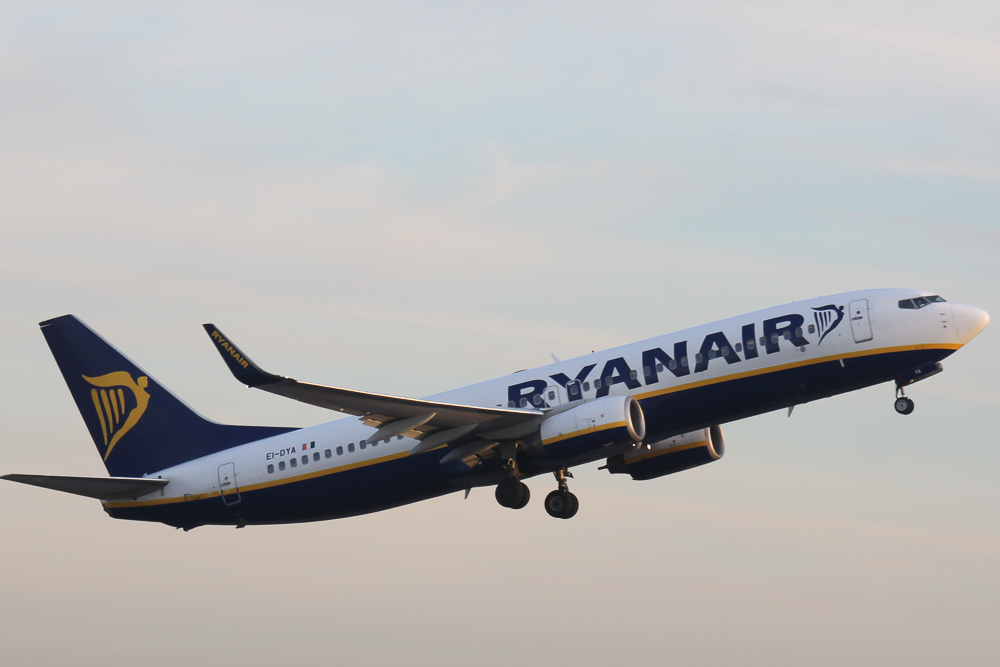 Photo of Ryanair EI-DYA, Boeing 737-800