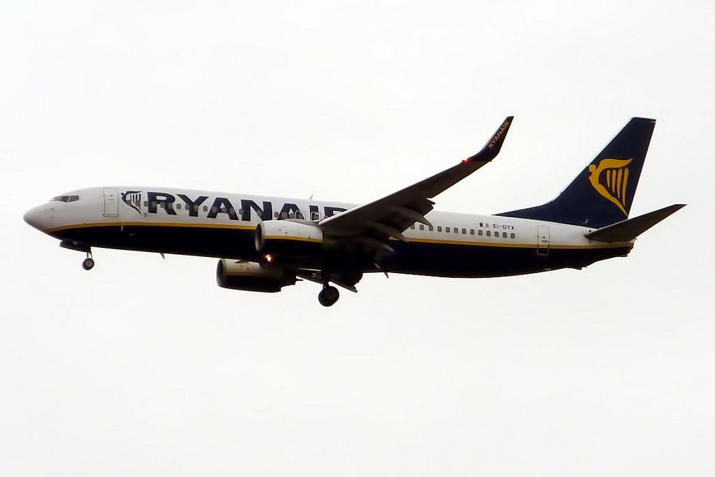 Photo of Ryanair EI-DYX, Boeing 737-800