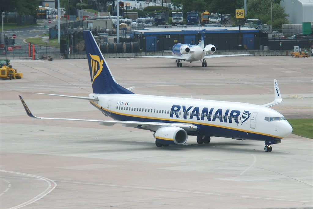 Photo of Ryanair EI-EFJ, Boeing 737-800