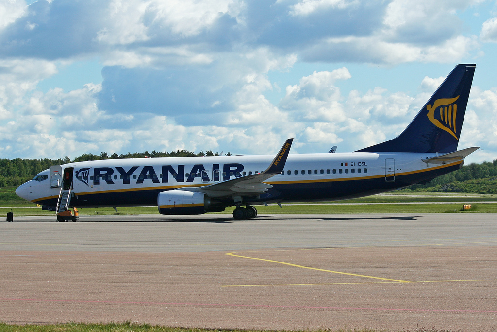 Photo of Ryanair EI-ESL, Boeing 737-800