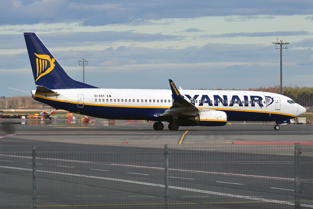 Photo of Ryanair EI-EST, Boeing 737-800
