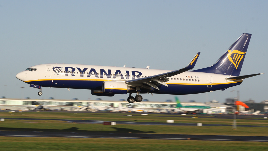 Photo of Ryanair EI-FON, Boeing 737-800
