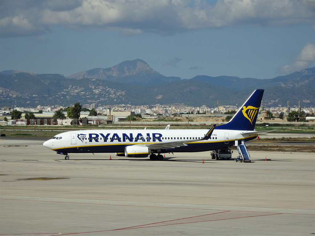 Photo of Ryanair EI-FRX, Boeing 737-800
