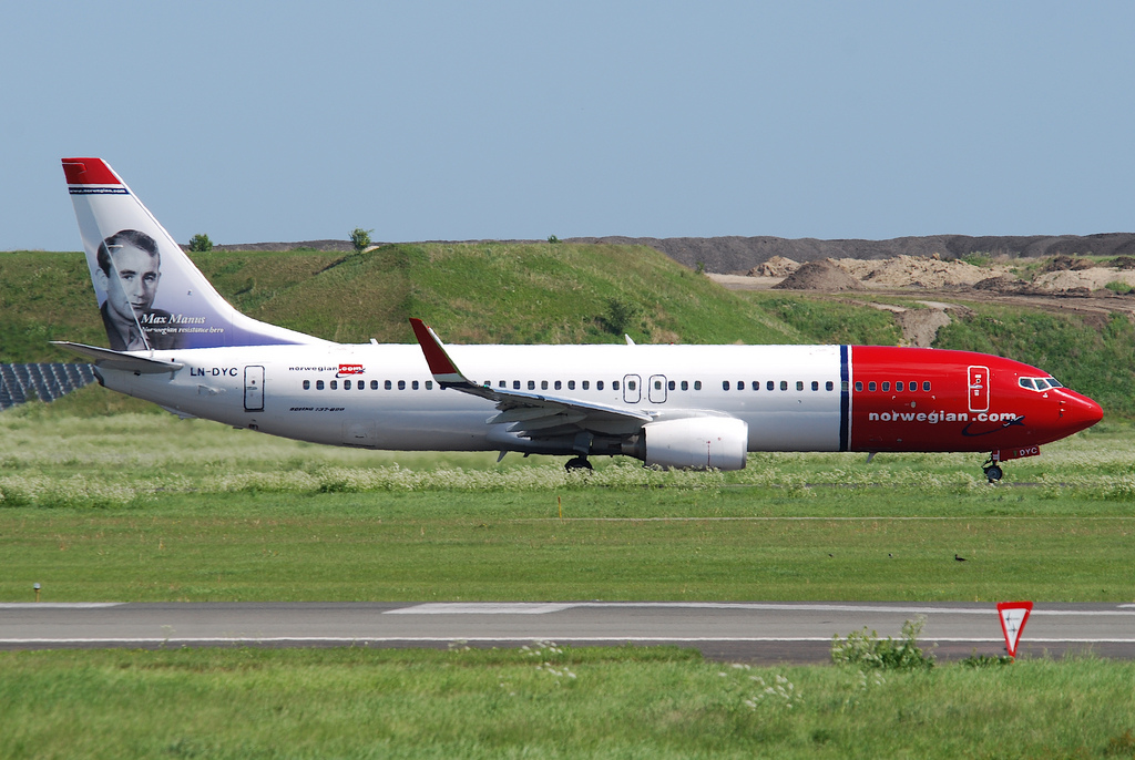 Photo of Norwegian LN-DYC, Boeing 737-800