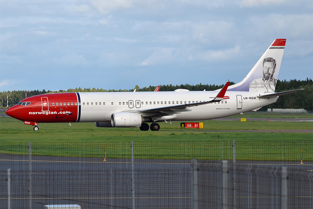 Photo of Norwegian LN-NGW, Boeing 737-800