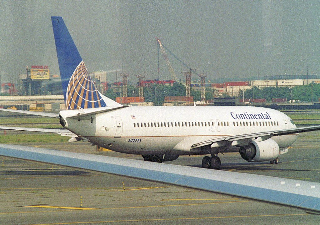 Photo of United N12225, Boeing 737-800