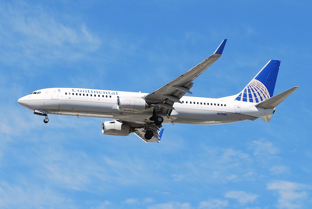Photo of United N17245, Boeing 737-800
