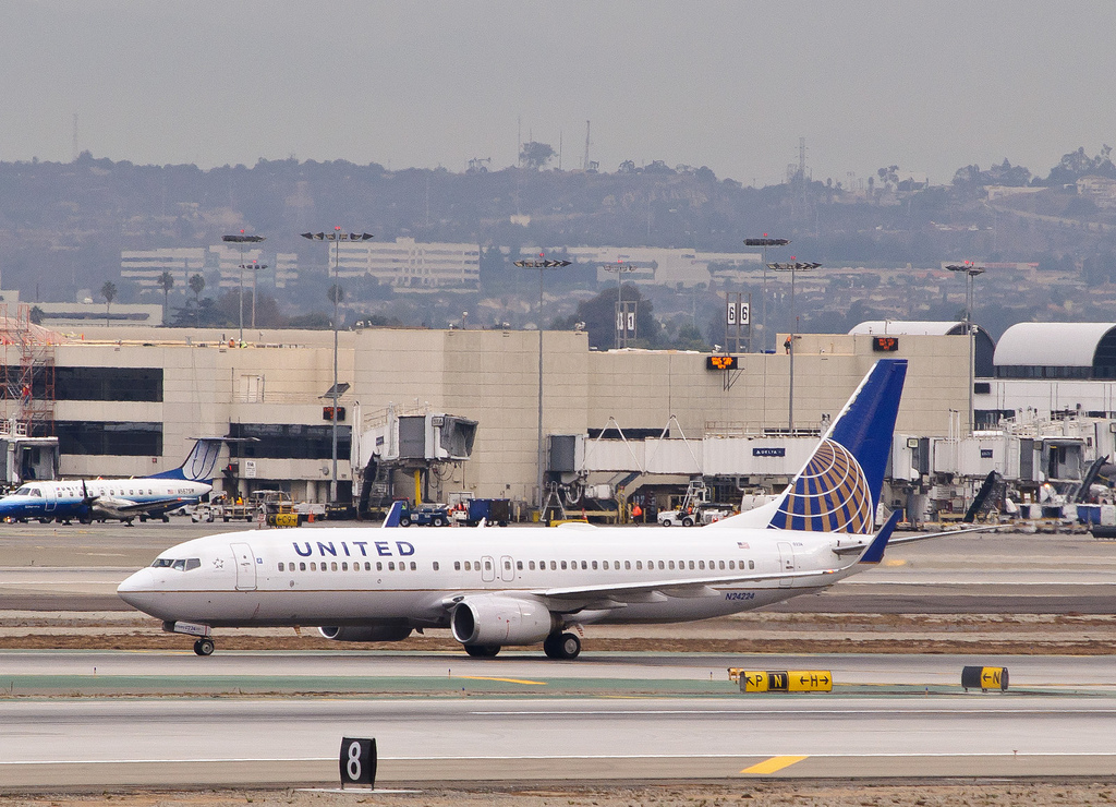 Photo of United N24224, Boeing 737-800