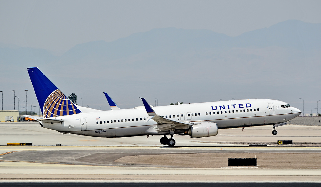 Photo of United N33266, Boeing 737-800