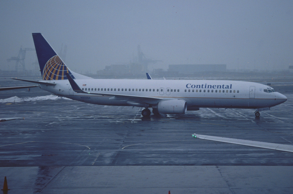Photo of United N33284, Boeing 737-800