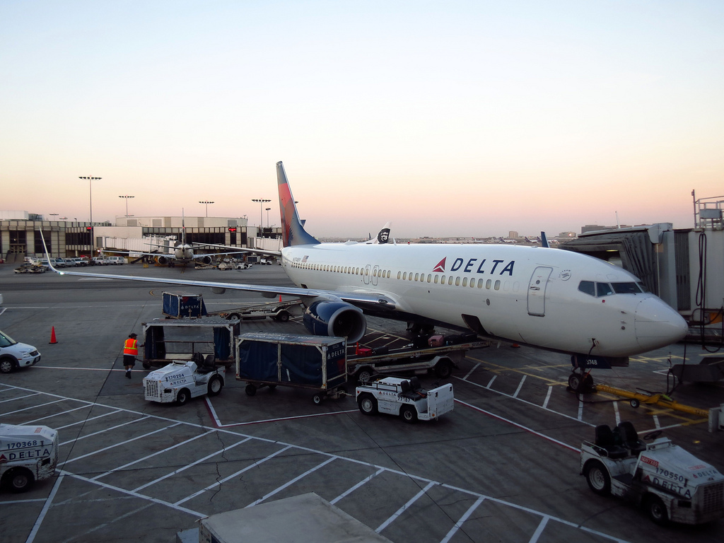 Photo of Delta Airlines N3748Y, Boeing 737-800