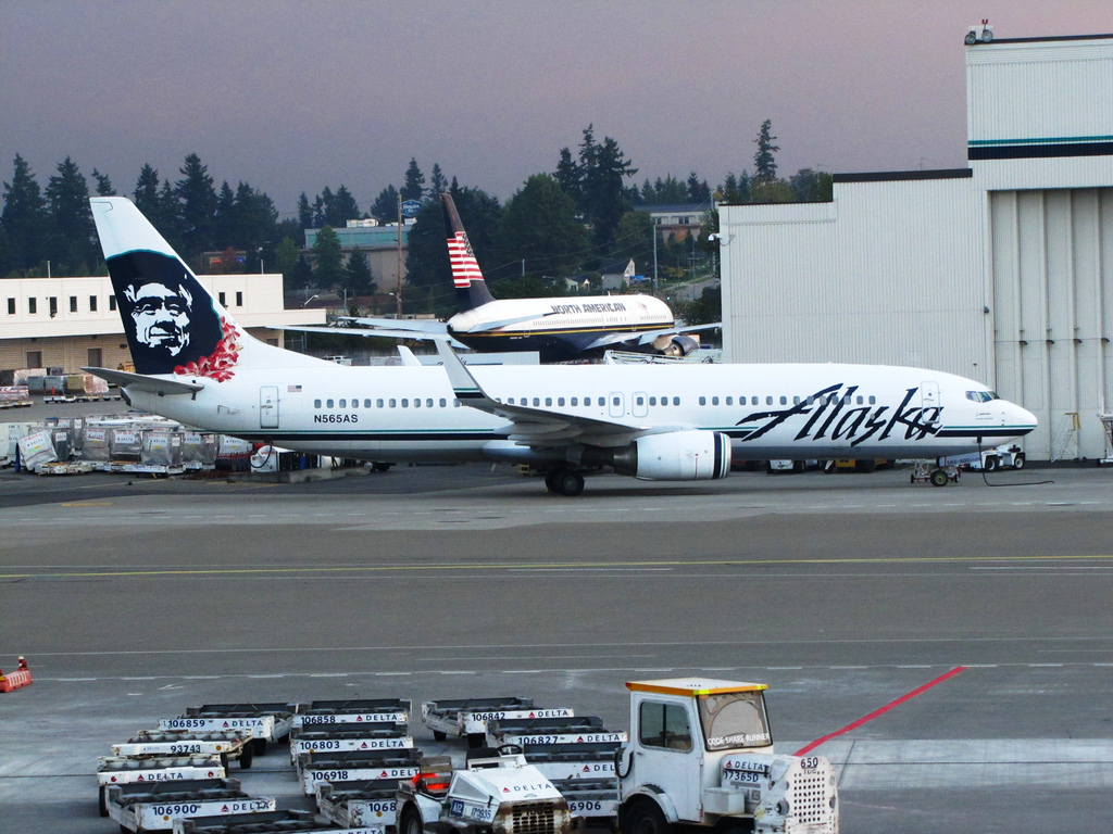 Photo of Alaska Airlines N565AS, Boeing 737-800