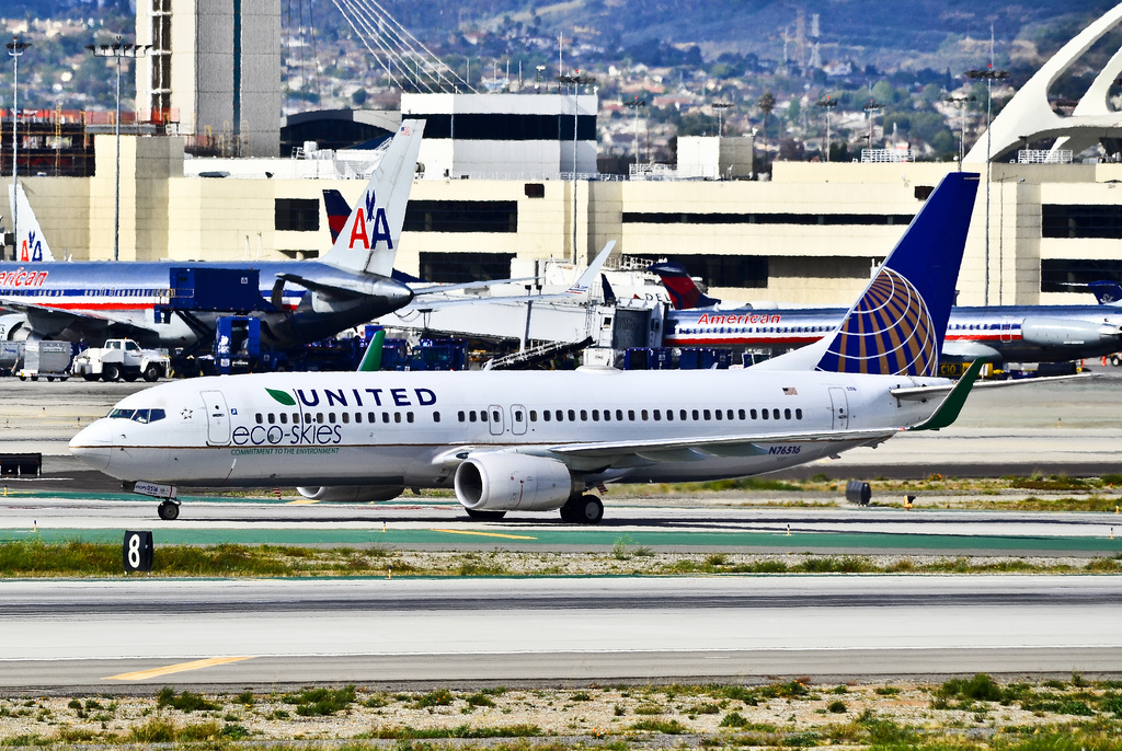 Photo of United N76516, Boeing 737-800