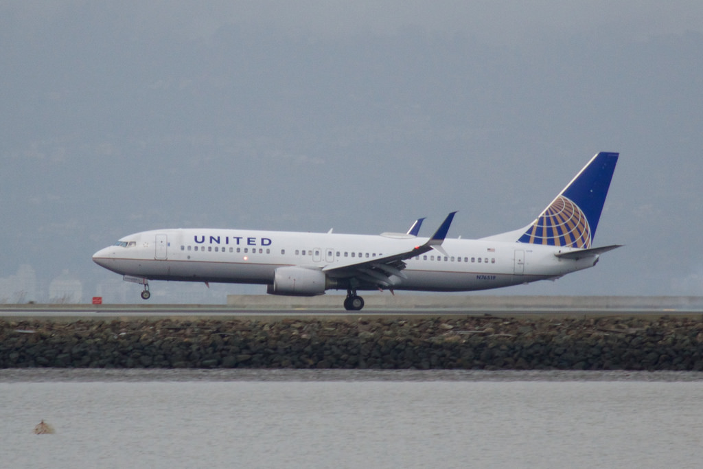 Photo of United N76519, Boeing 737-800