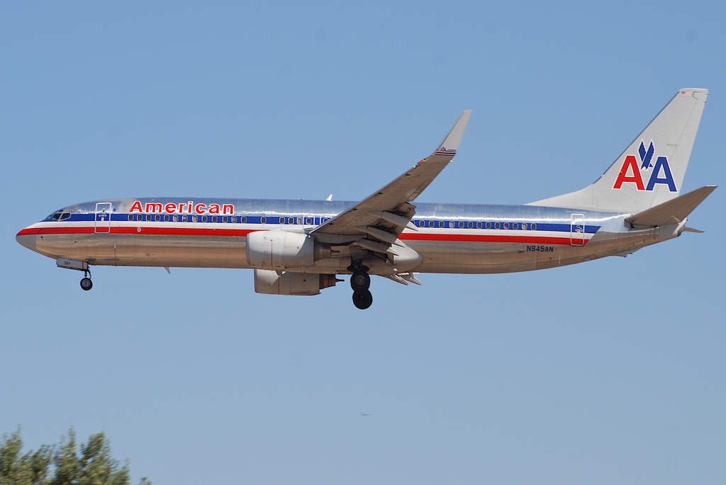 Photo of American Airlines N945AN, Boeing 737-800