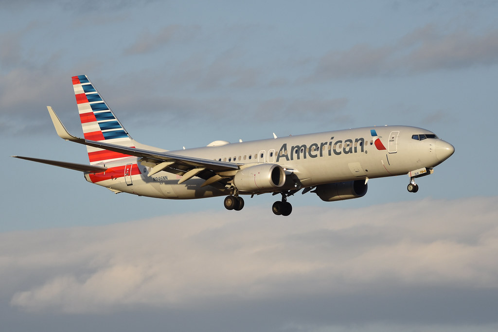 Photo of American Airlines N946NN, Boeing 737-800