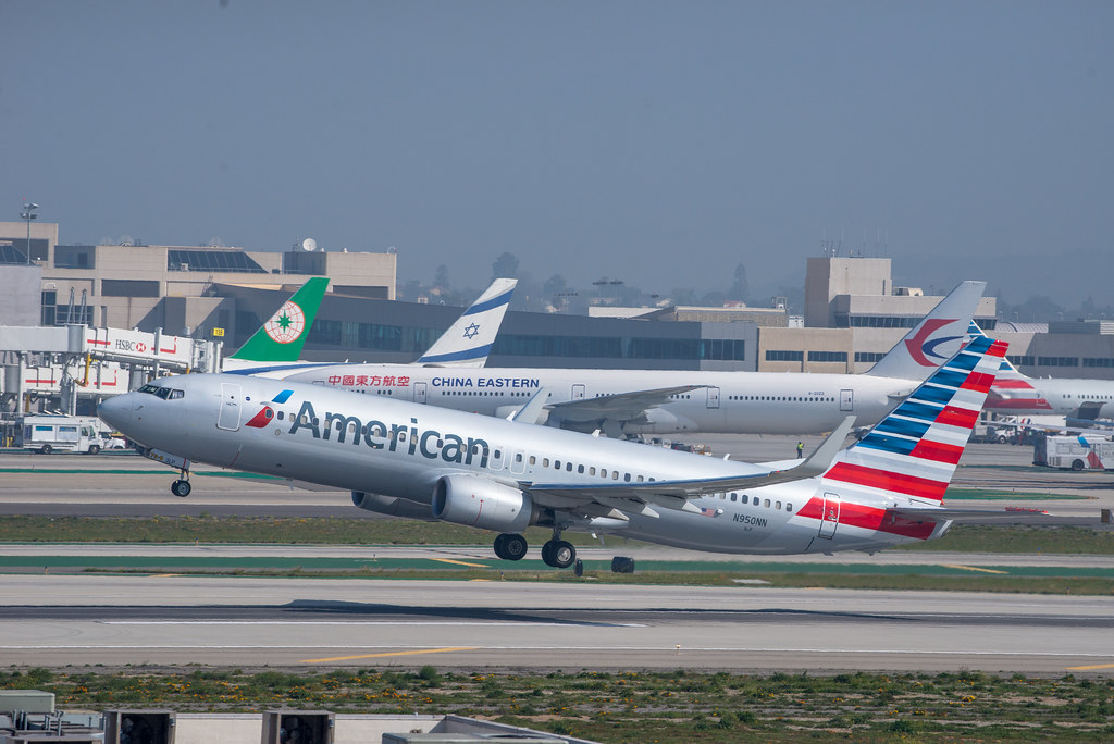 Photo of American Airlines N950NN, Boeing 737-800