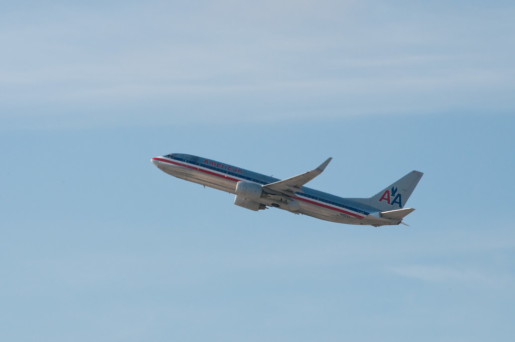 Photo of American Airlines N952AA, Boeing 737-800