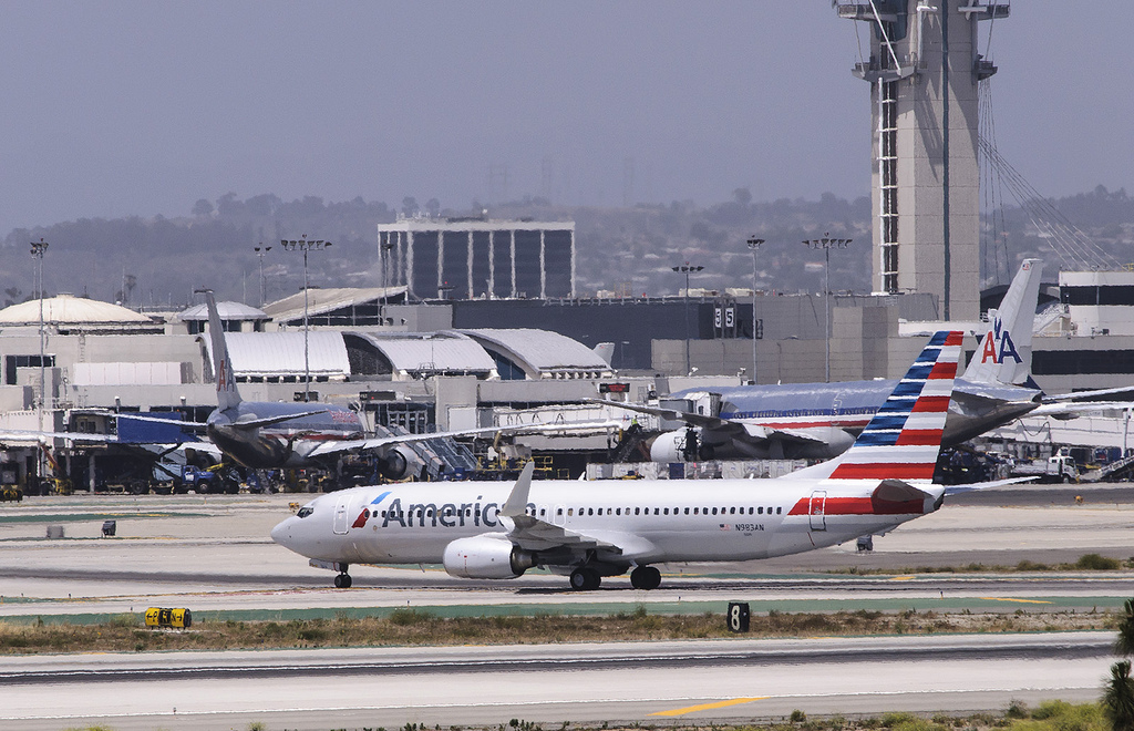 Photo of American Airlines N983AN, Boeing 737-800
