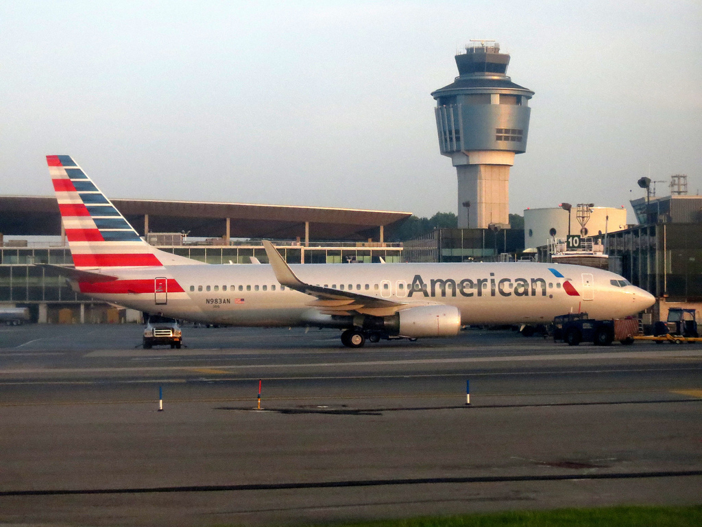 Photo of American Airlines N983AN, Boeing 737-800