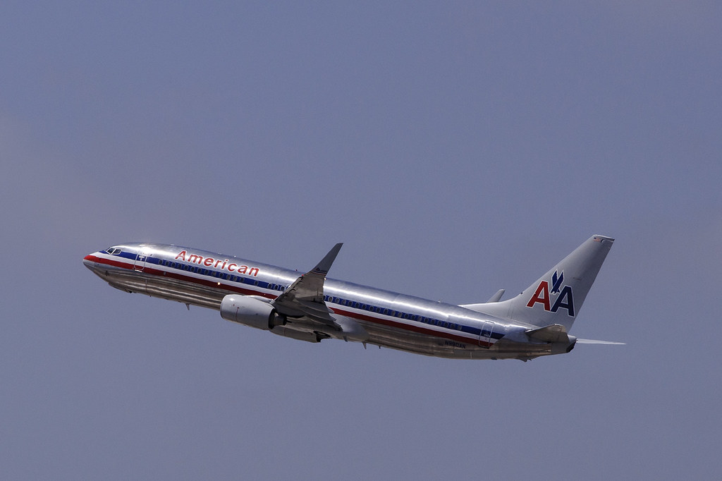 Photo of American Airlines N990AN, Boeing 737-800