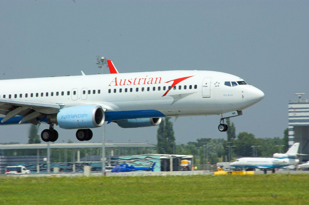 Photo of Austrian Airlines OE-LNR, Boeing 737-800