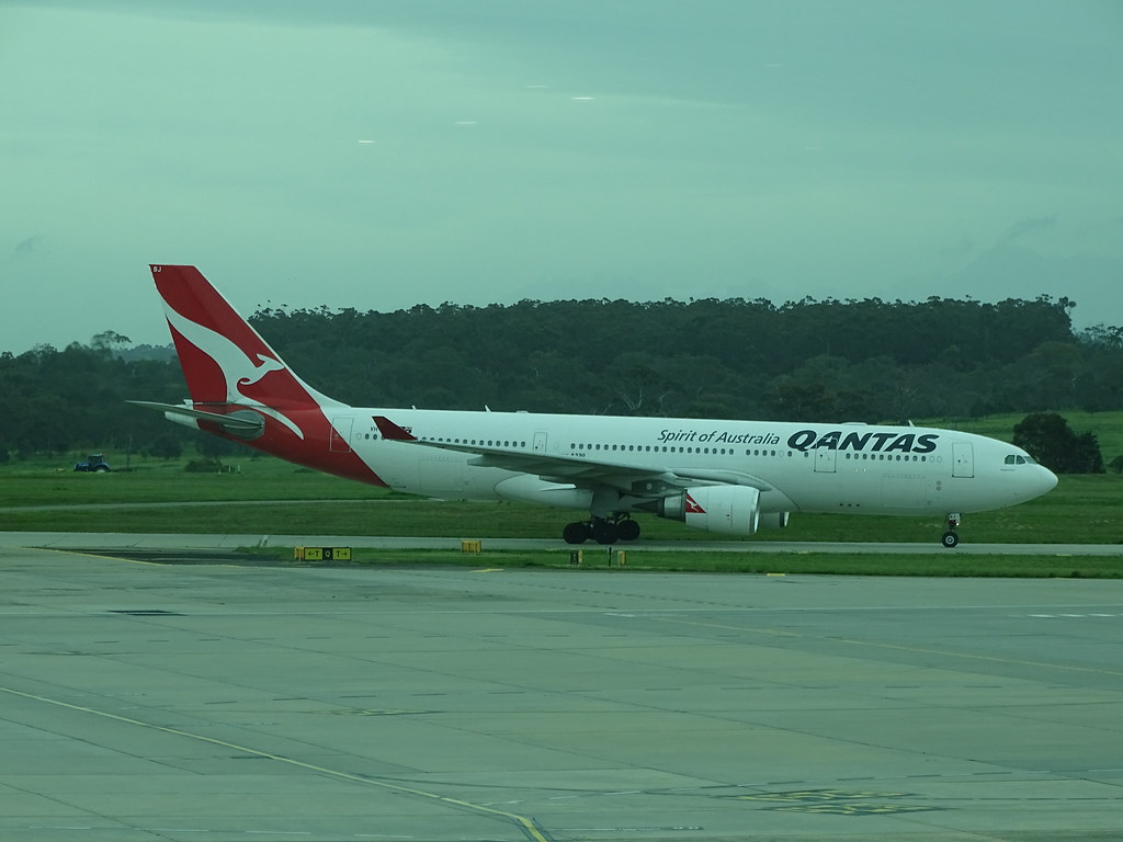 Photo of Qantas VH-EBJ, Boeing 737-800