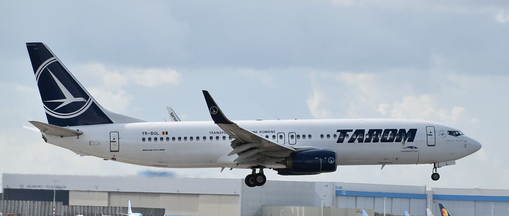 Photo of Tarom YR-BGL, Boeing 737-800