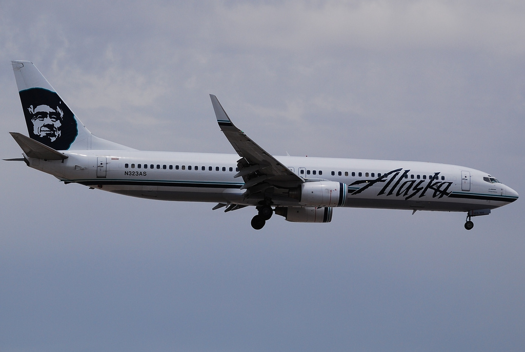 Photo of Alaska Airlines N323AS, Boeing 737-900