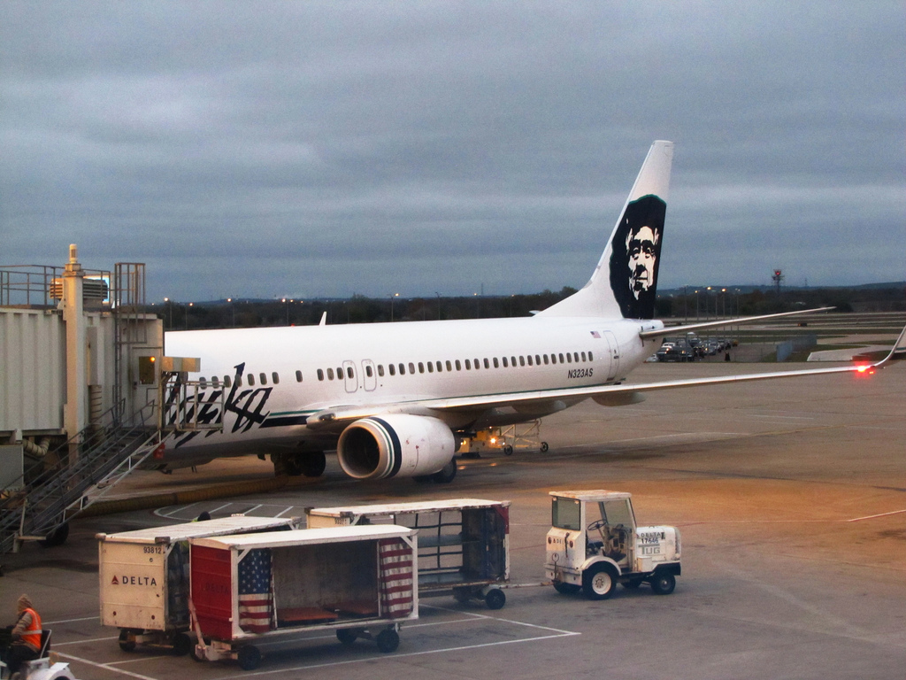 Photo of Alaska Airlines N323AS, Boeing 737-900