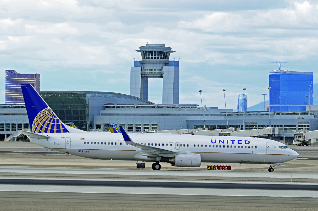 Photo of United N38424, Boeing 737-900
