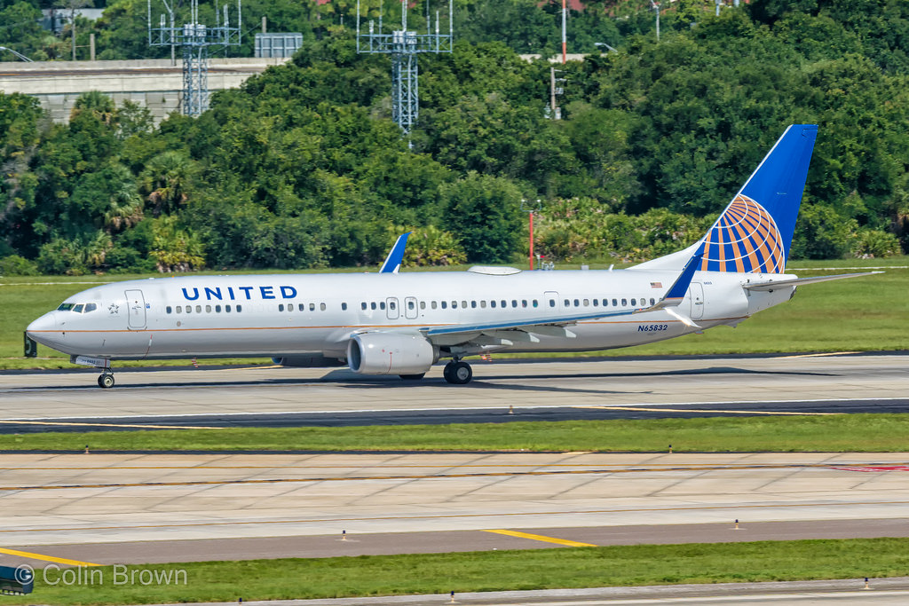 Photo of United N65832, Boeing 737-900