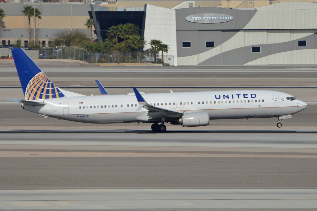 Photo of United N66828, Boeing 737-900