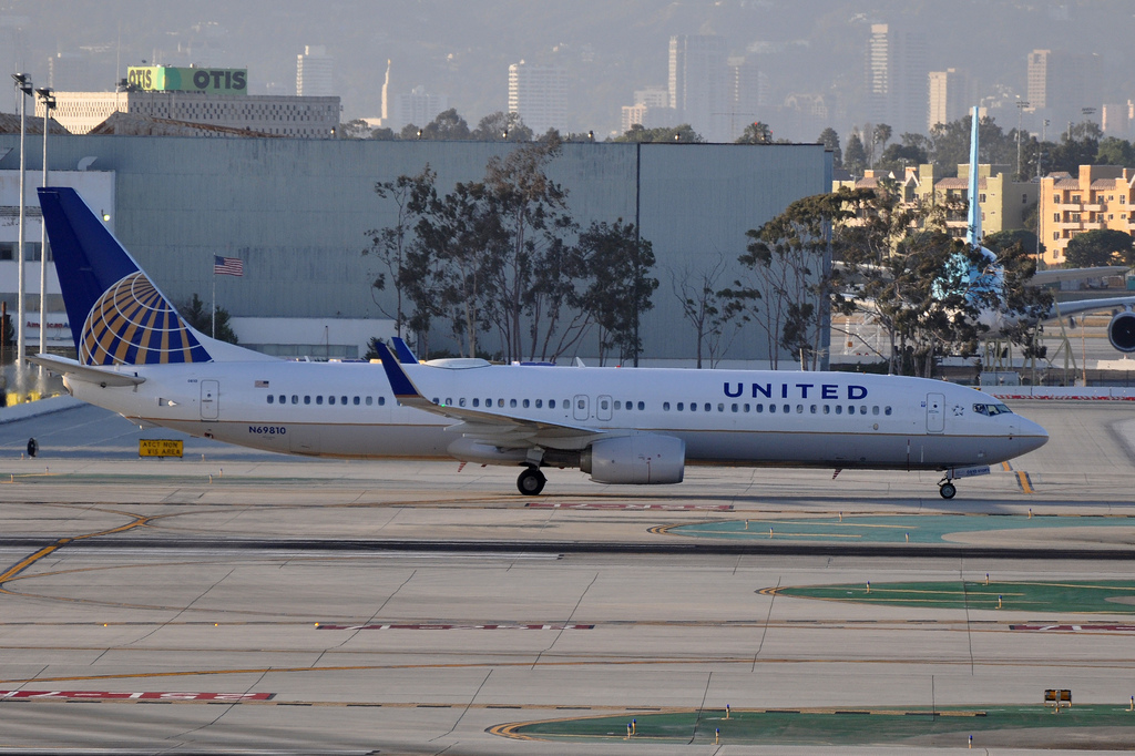 Photo of United N69810, Boeing 737-900