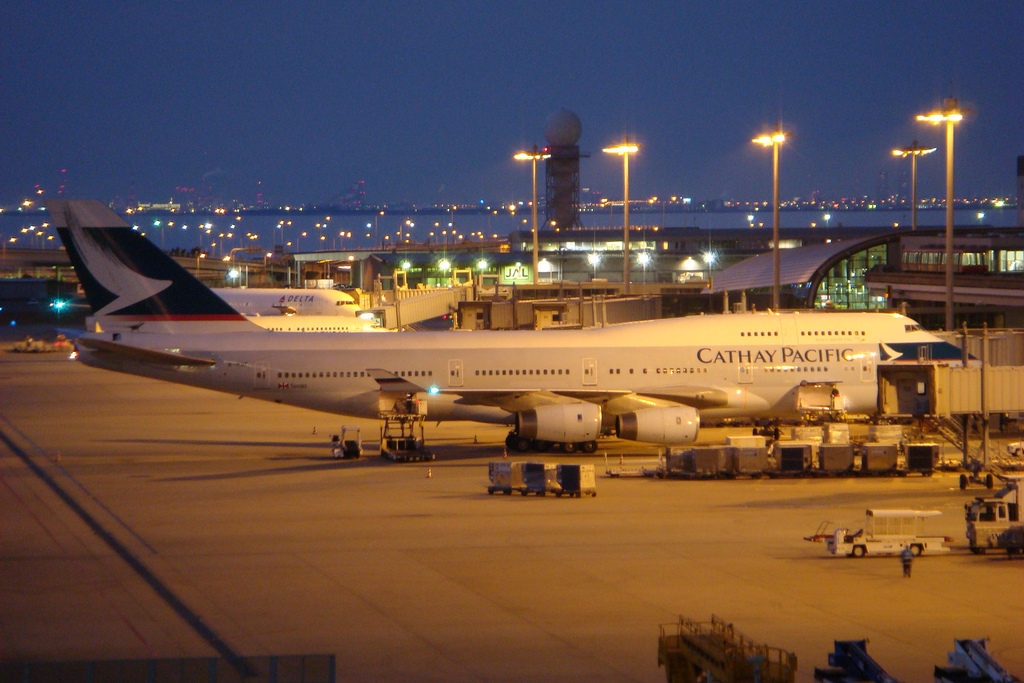 Photo of Cathay Pacific B-HUF, Boeing 747-400